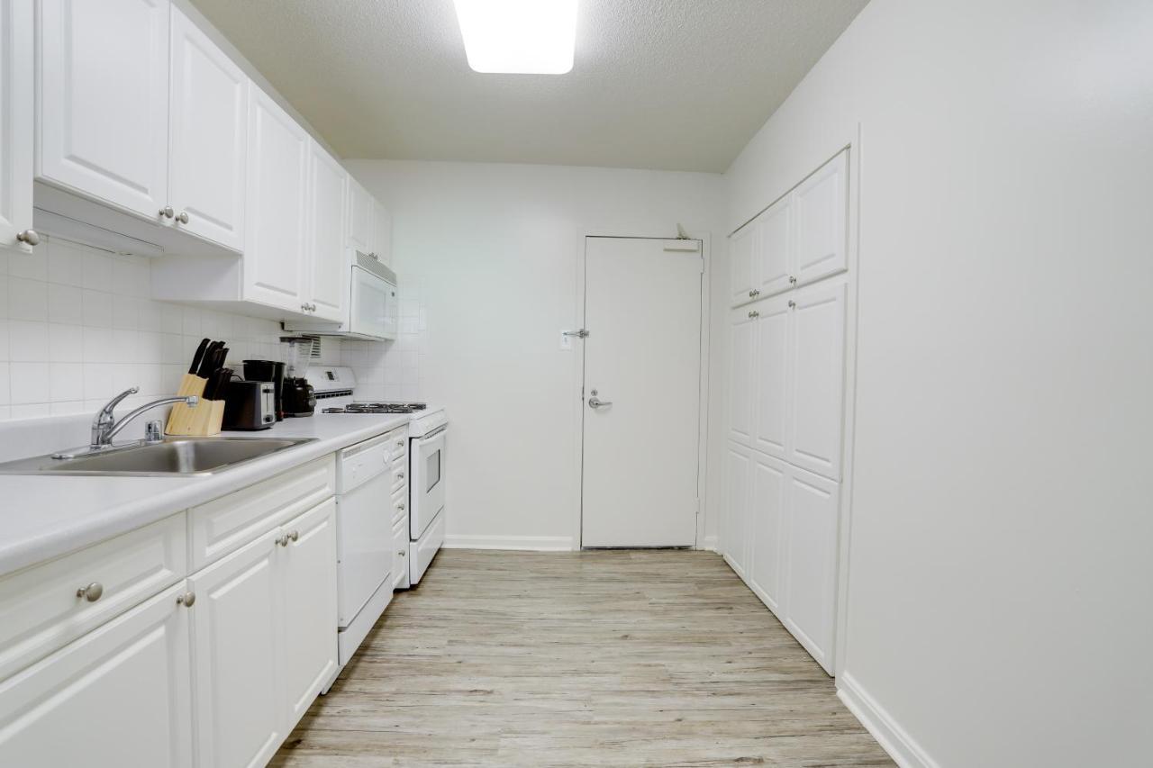 Modern Apartment At Crystal City Арлингтън Екстериор снимка