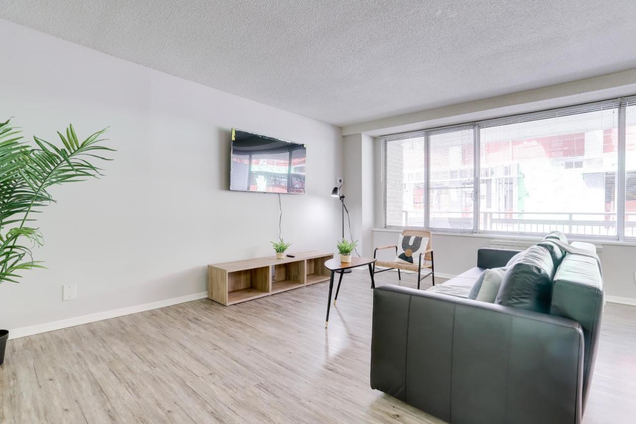 Modern Apartment At Crystal City Арлингтън Екстериор снимка