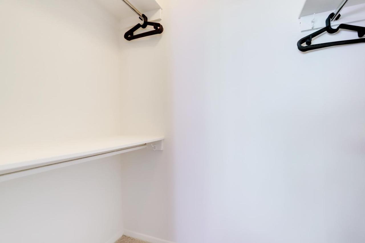 Modern Apartment At Crystal City Арлингтън Екстериор снимка